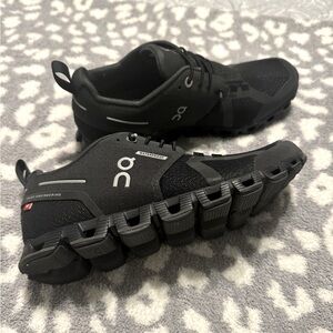 Women’s Black Cloud 5 Waterproof Shoe’s - Size 6